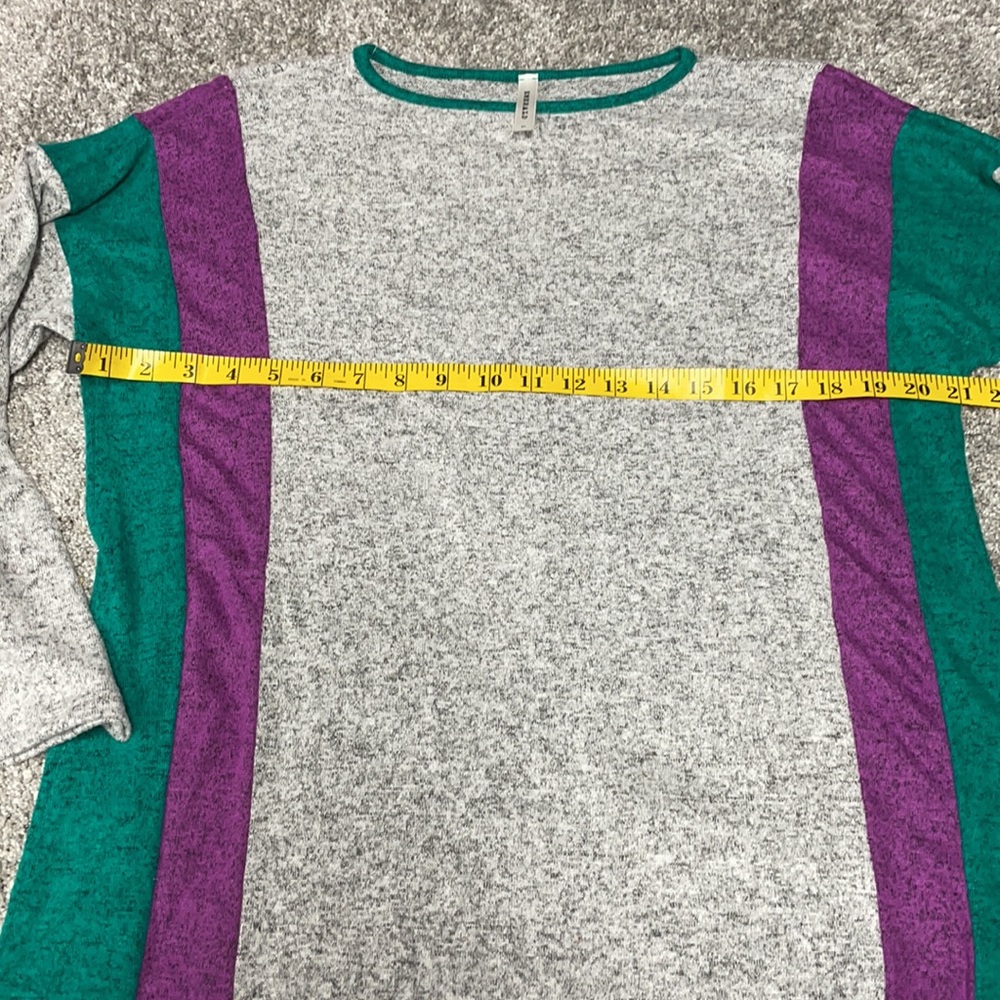 Color Block Sweater - Picture 4 of 6